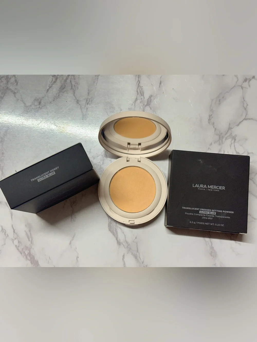 laura mercier Pressed Setting Powder Compact in Warm Honey Yellow
